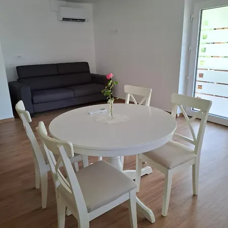 Serafina Apartment *